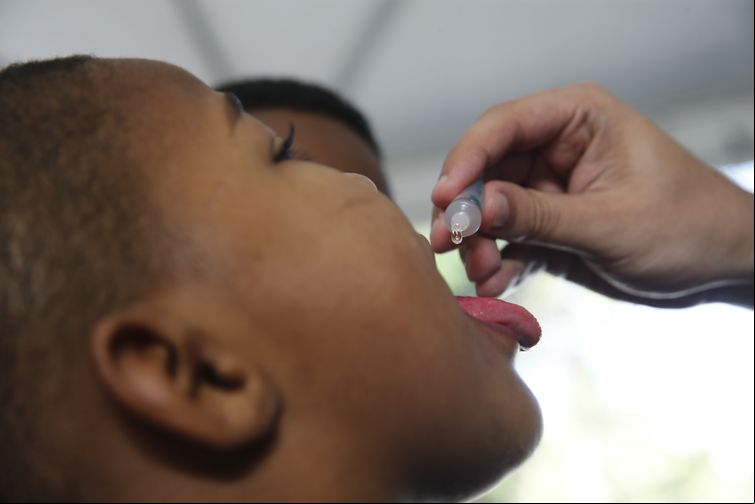 Países de todo o mundo estão substituindo a vacina oral contra a pólio pela inativada - Fernando Frazão/Agência Brasil