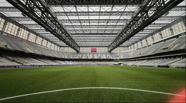 O Athletico-PR foi o primeiro clube do país a trocar a grama natural pela sintética na Arena da Baixada, em 2016 - José Tramonlin/Athletico-PR/Direitos Reservados